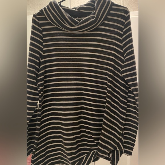 Maurice’s size 0X gray and white striped, long sleeve shirt - Picture 1 of 4